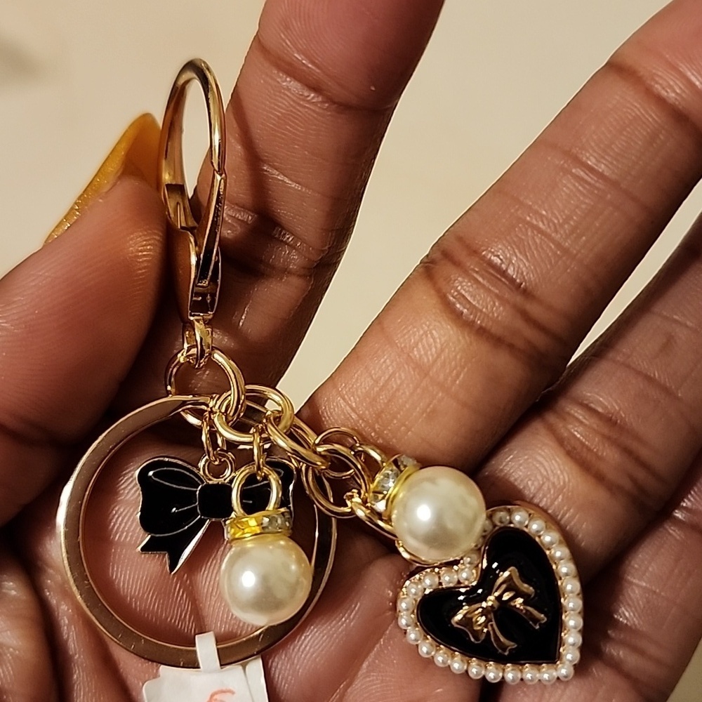 Gold Heart Charm Keychain - Picture 2 of 3